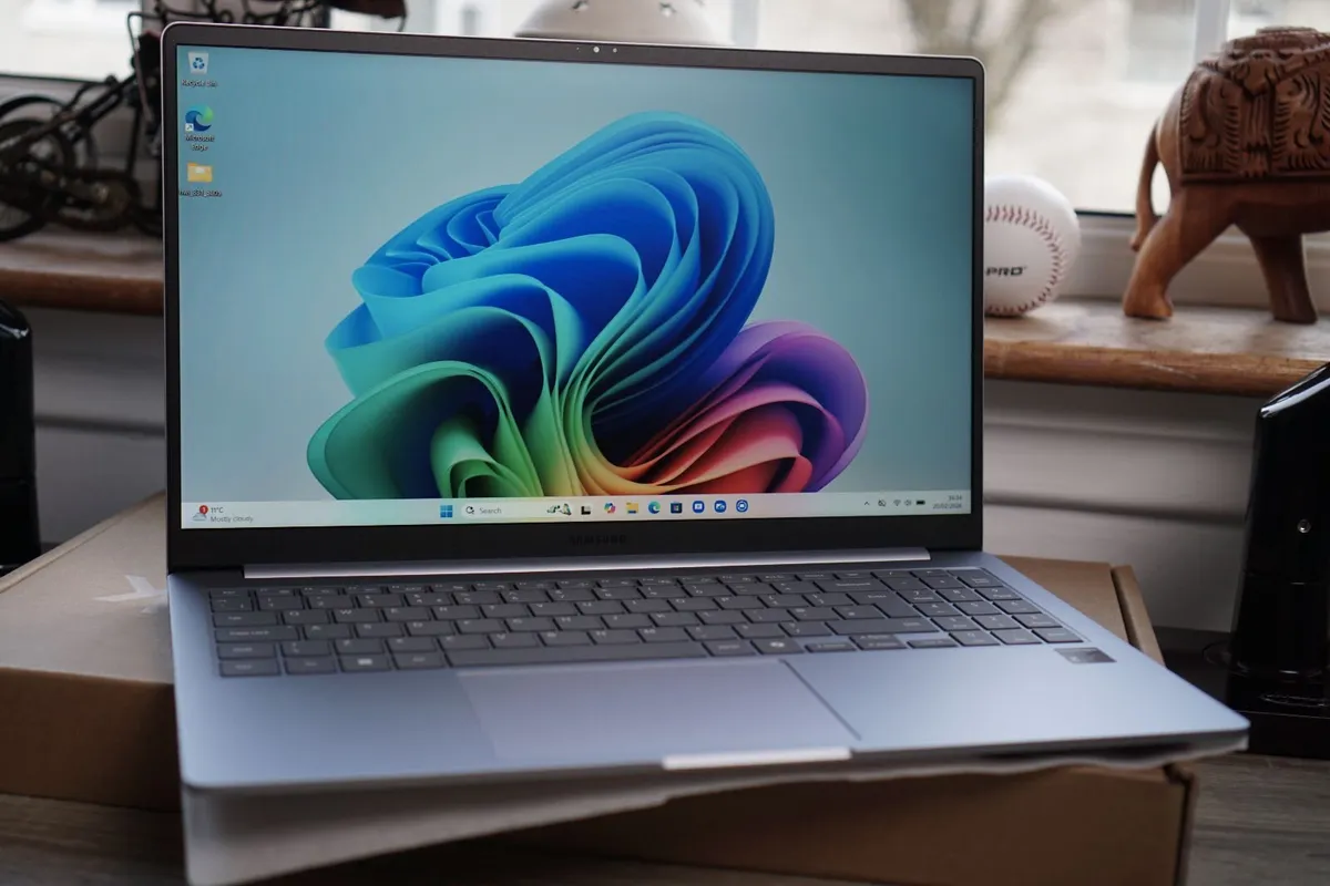 New Samsung Galaxy Book4 Edge 15.6" | Snapdragon X - Image 1