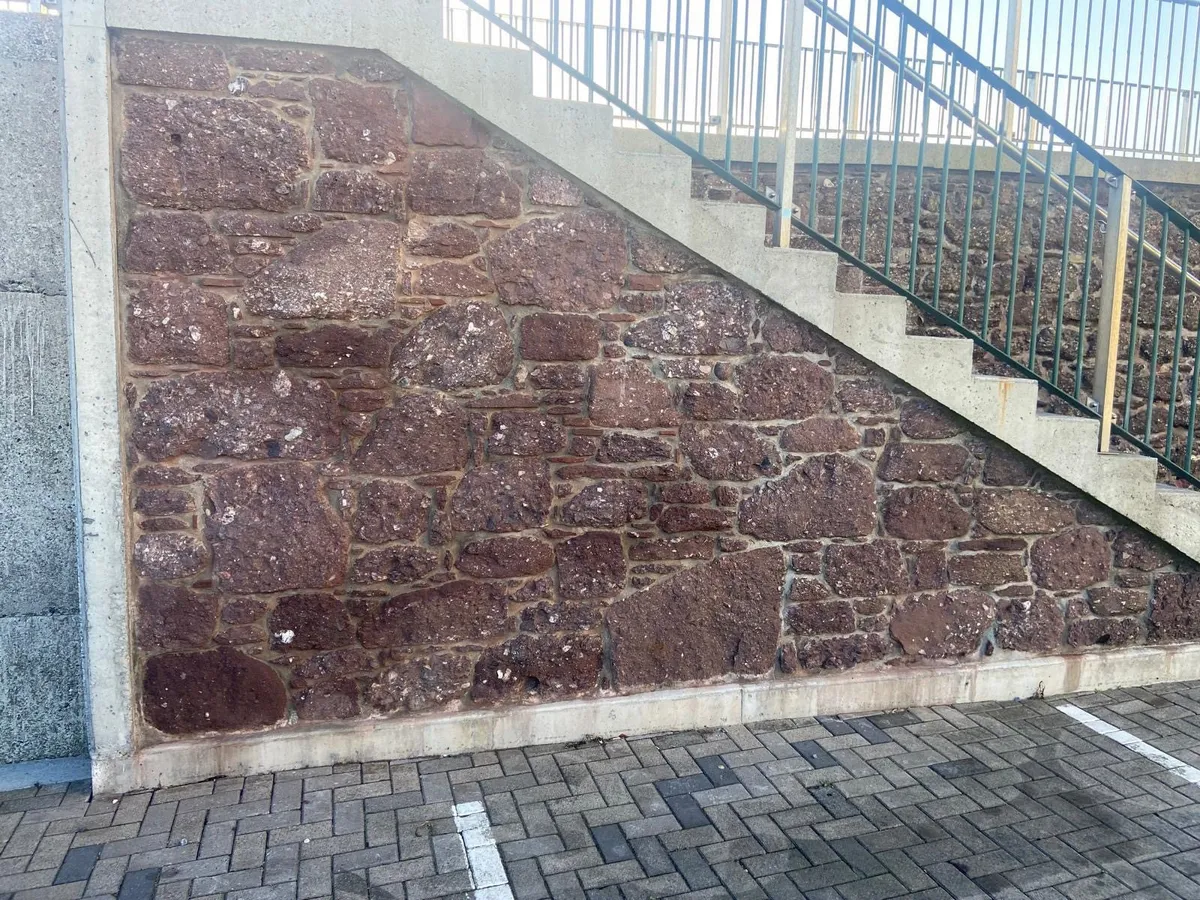 Achill Red Sandstone Building Stone in Bulk Bags - Image 4