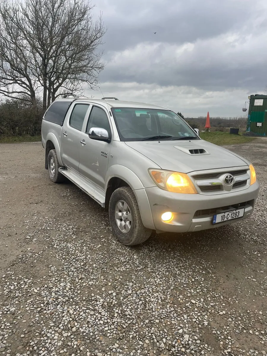 Toyota Hilux automatic - Image 1