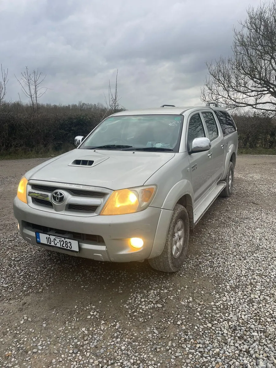 Toyota Hilux automatic - Image 2