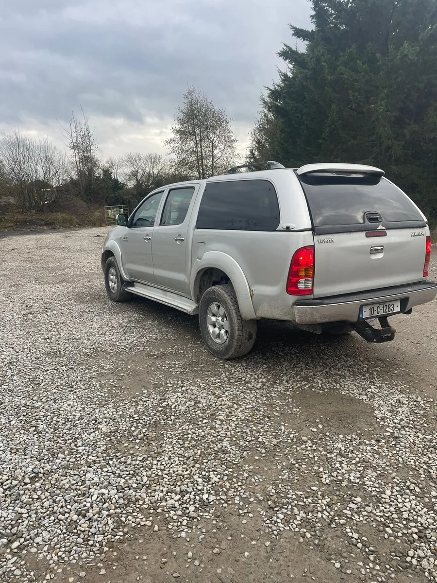 Toyota Hilux automatic - Image 3