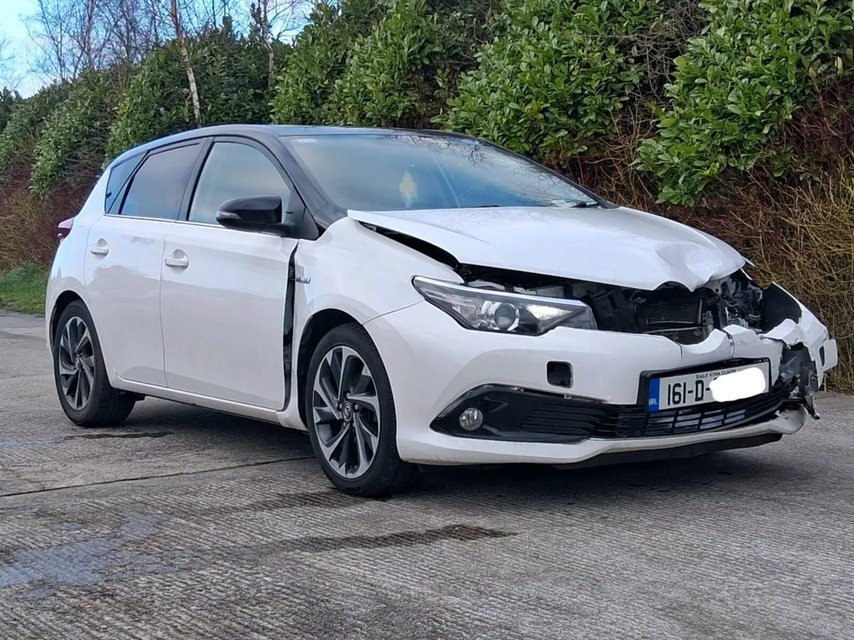 TOYOTA AURIS HYBRID - Image 1