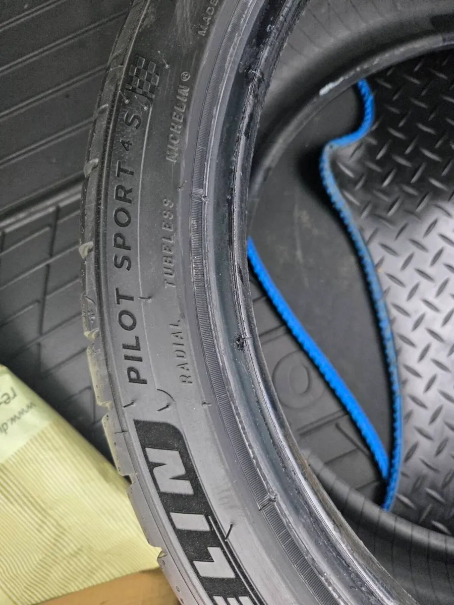 Mitchlin pilot sport 4s 225/40 R18 - Image 2
