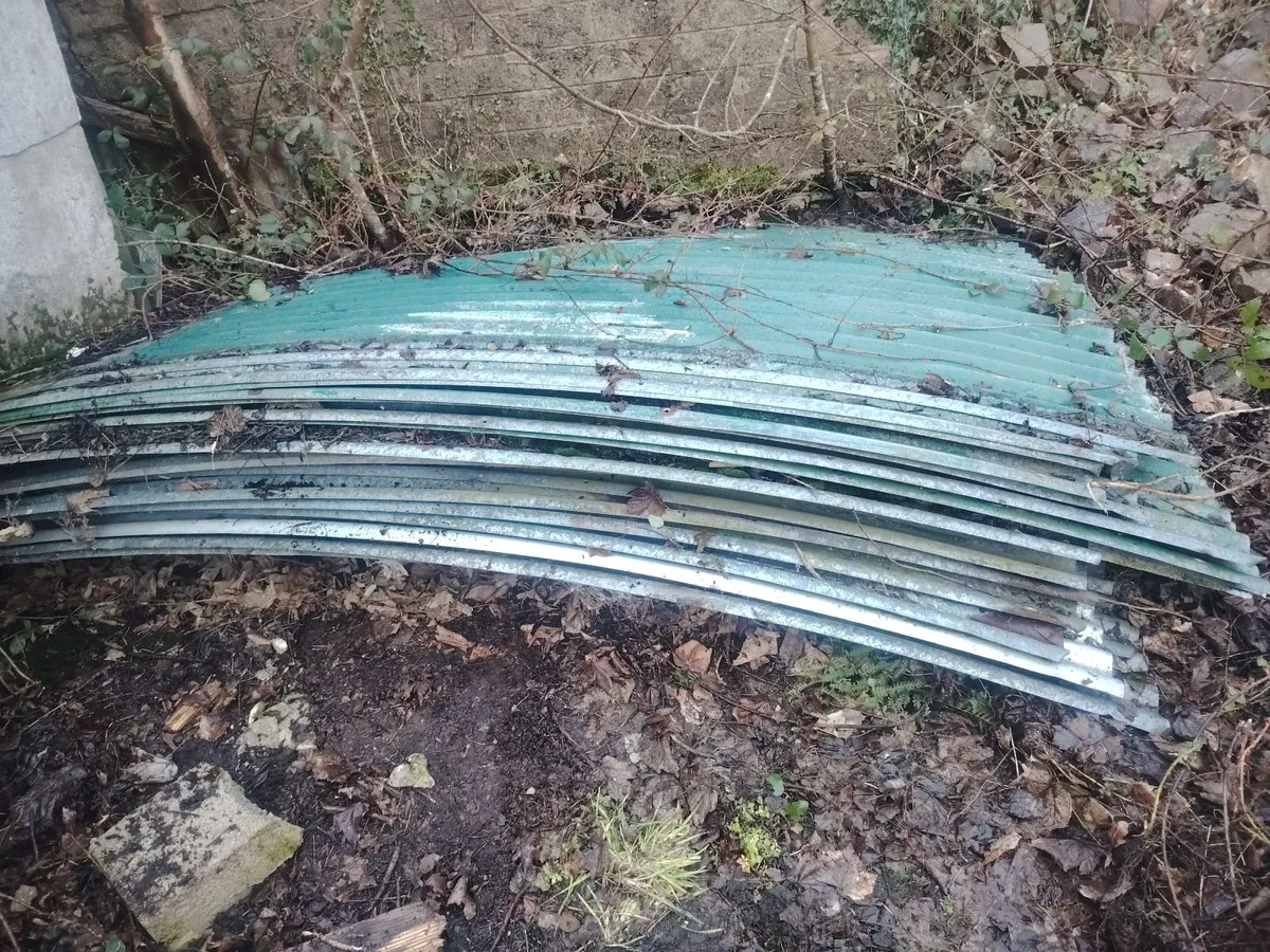 Galvanised corrigated curved sheeting, taken down. - Image 1