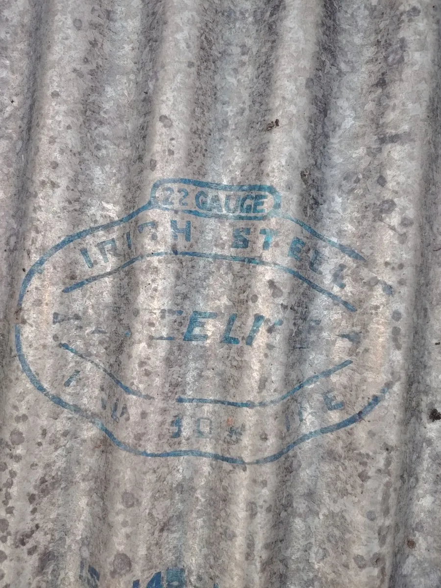 Galvanised corrigated curved sheeting, taken down. - Image 2