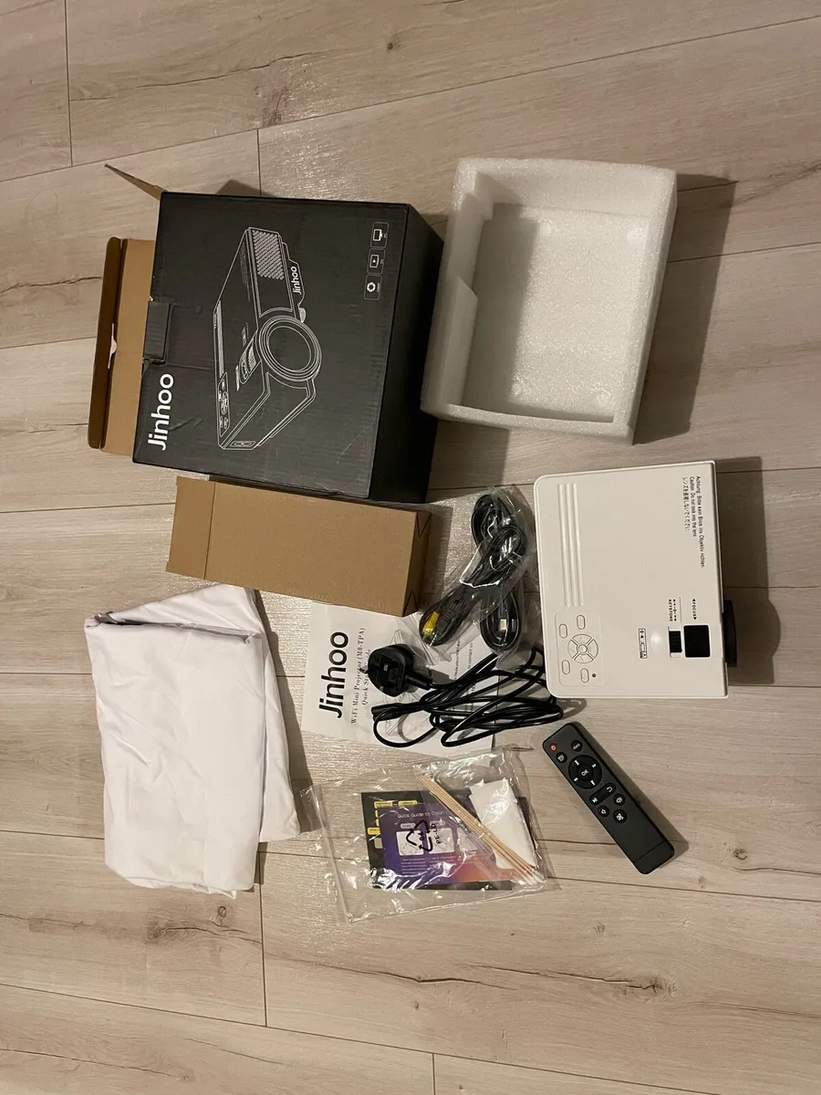 WiFi 1080p projector - Image 1