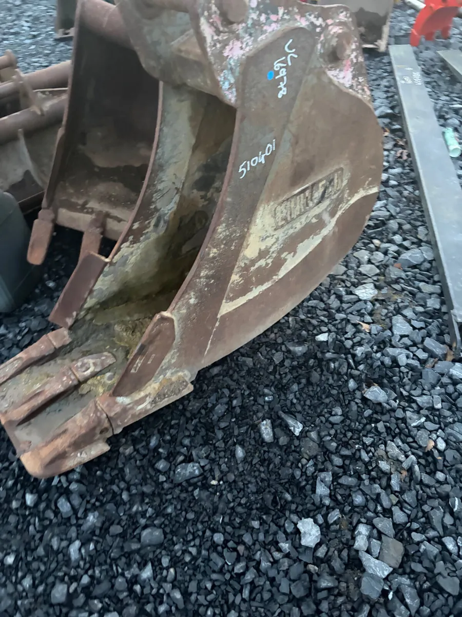 Selection of good 65mm pin digging buckets - Image 1