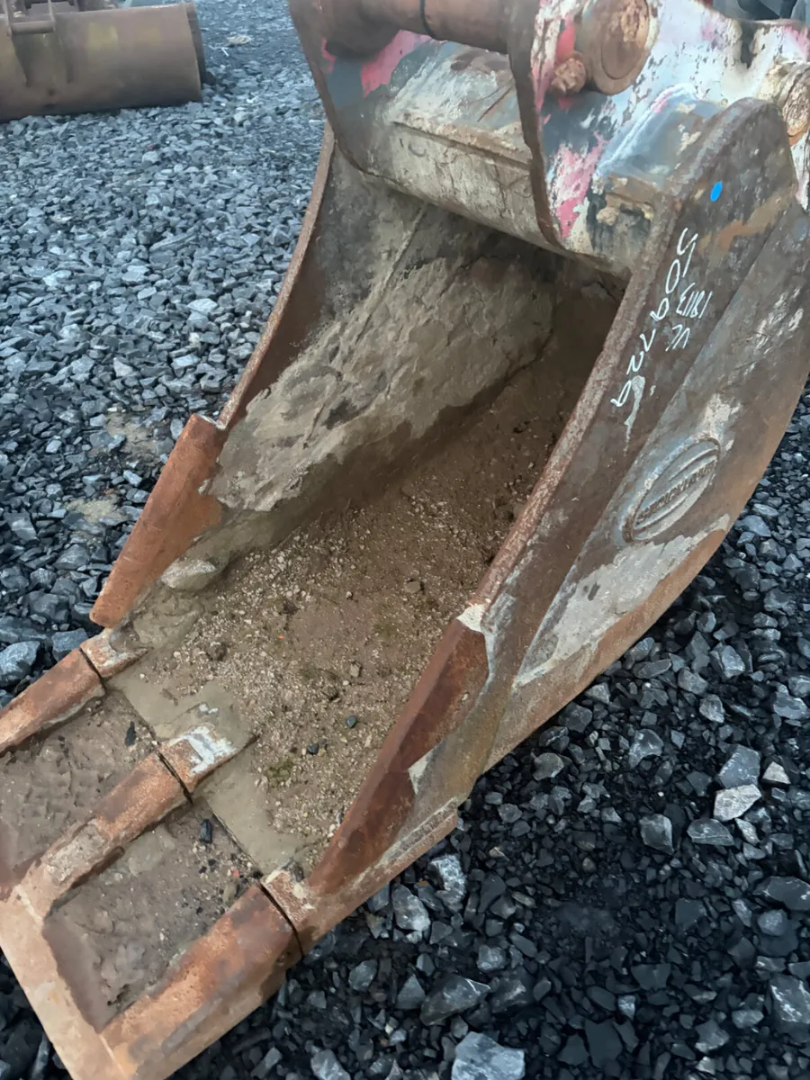 Selection of good 65mm pin digging buckets - Image 3