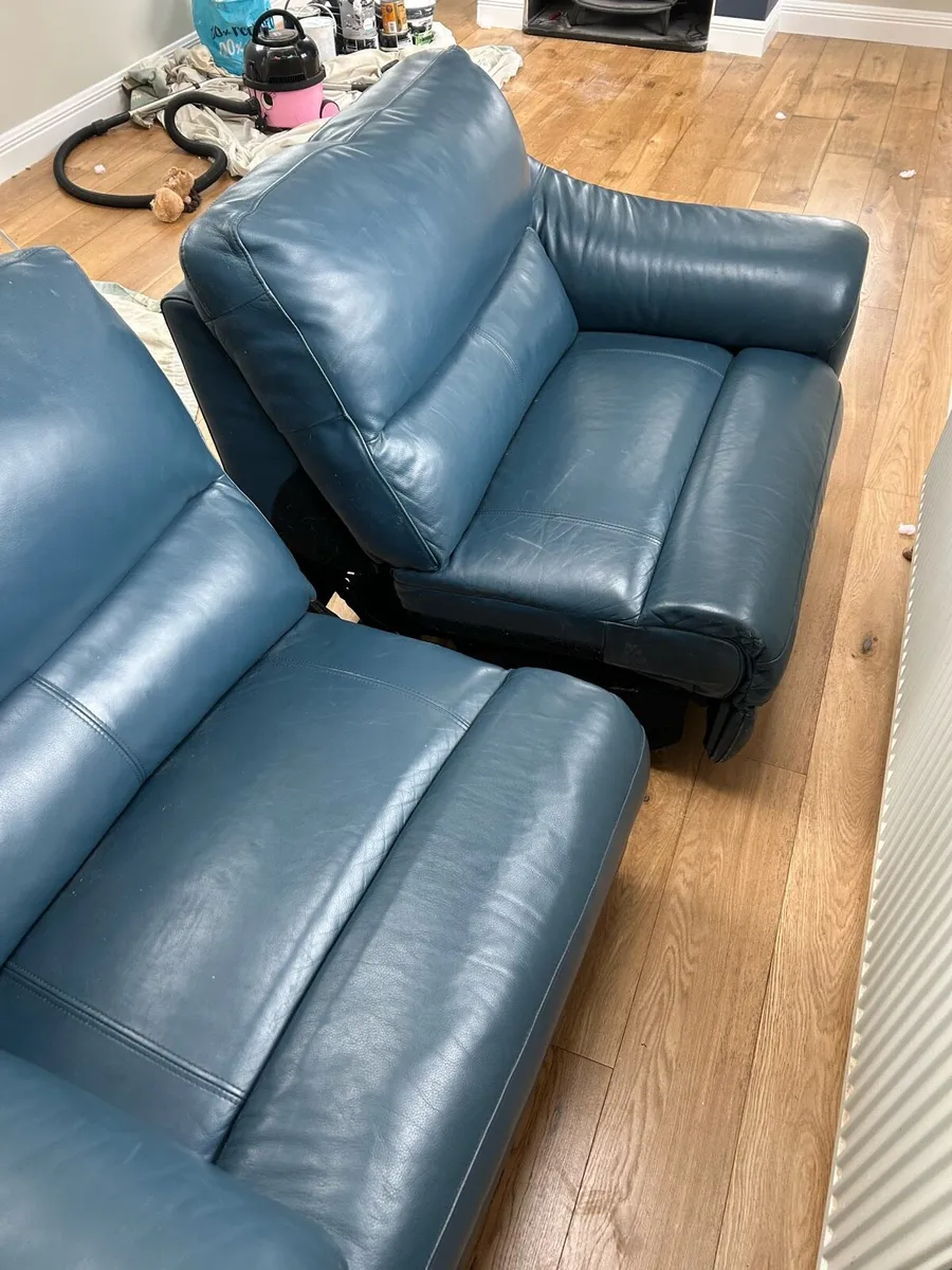 Leather recliner sofa - Image 4