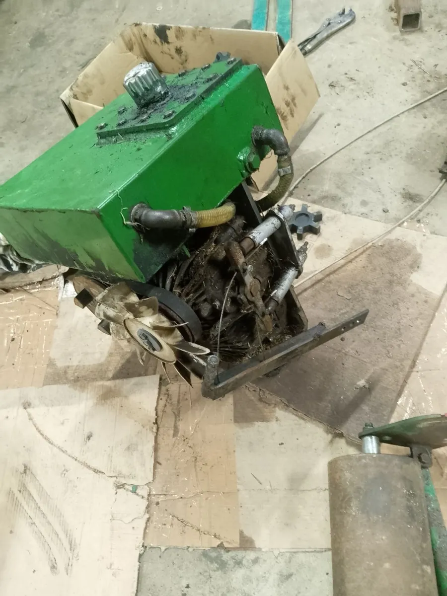 Forward reverse gearbox - Image 1