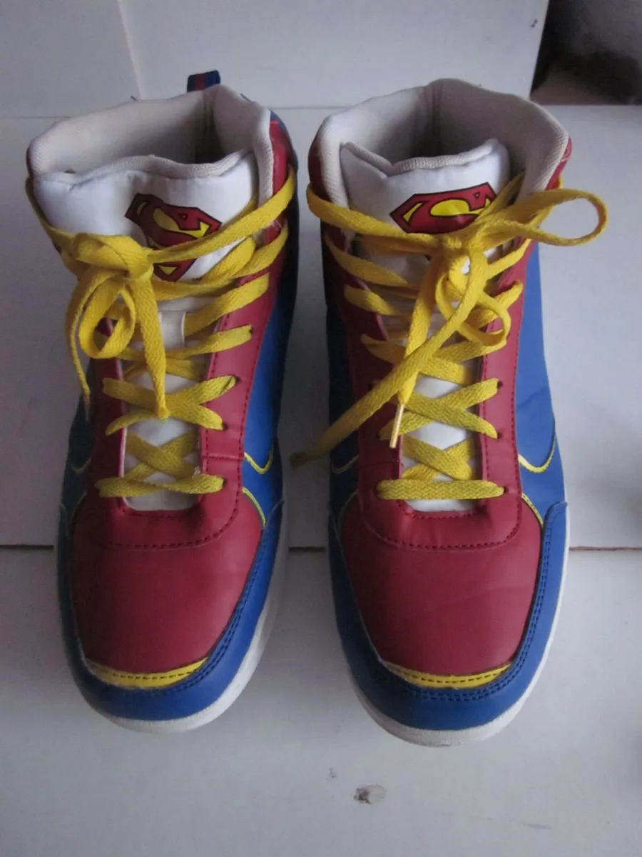 Superman High Top Trainers S.9 - Image 1