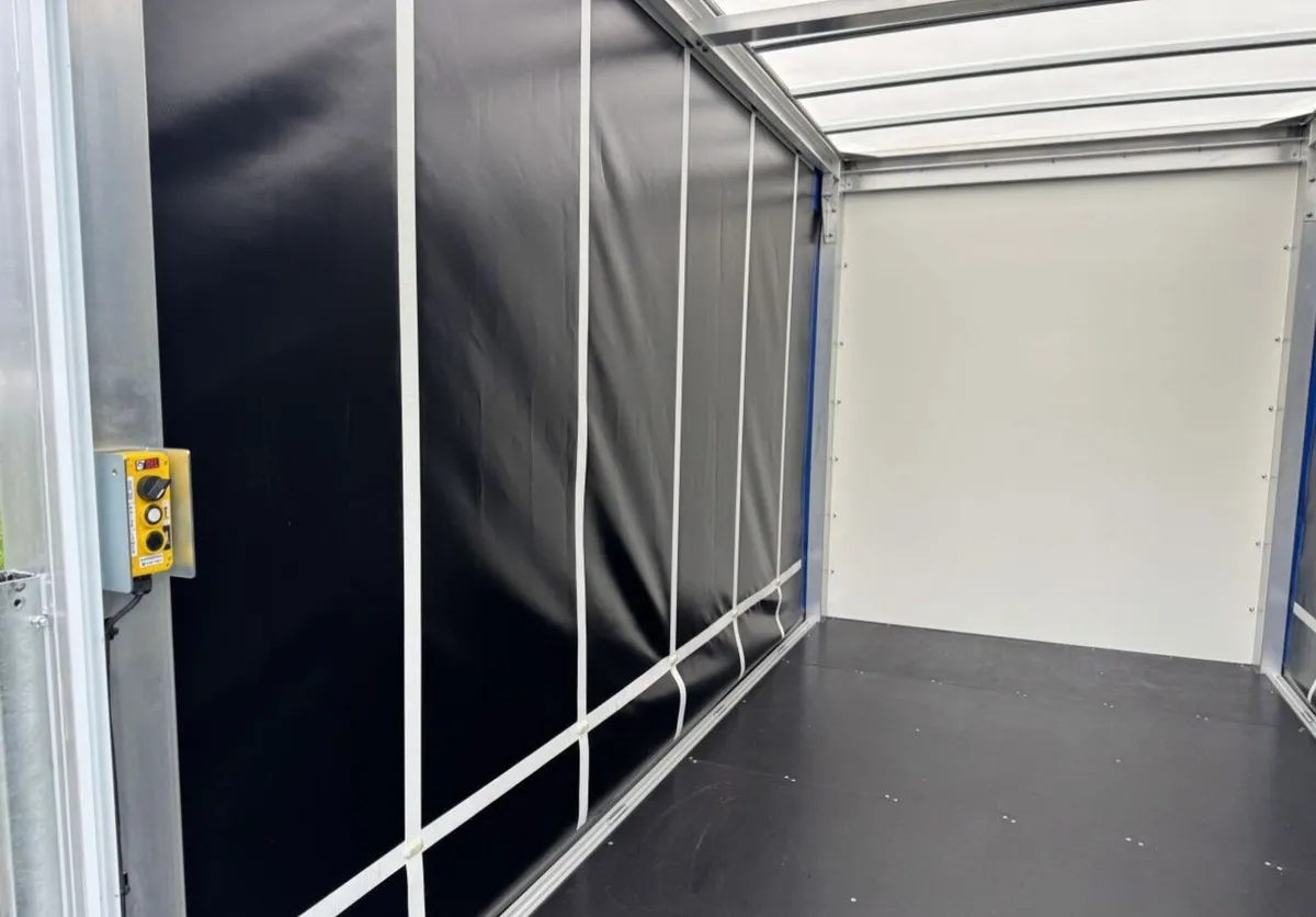 2021 Nissan NV400 Curtainsider Van - Image 4