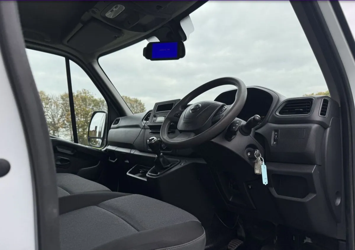 2021 Nissan NV400 Curtainsider Van - Image 2