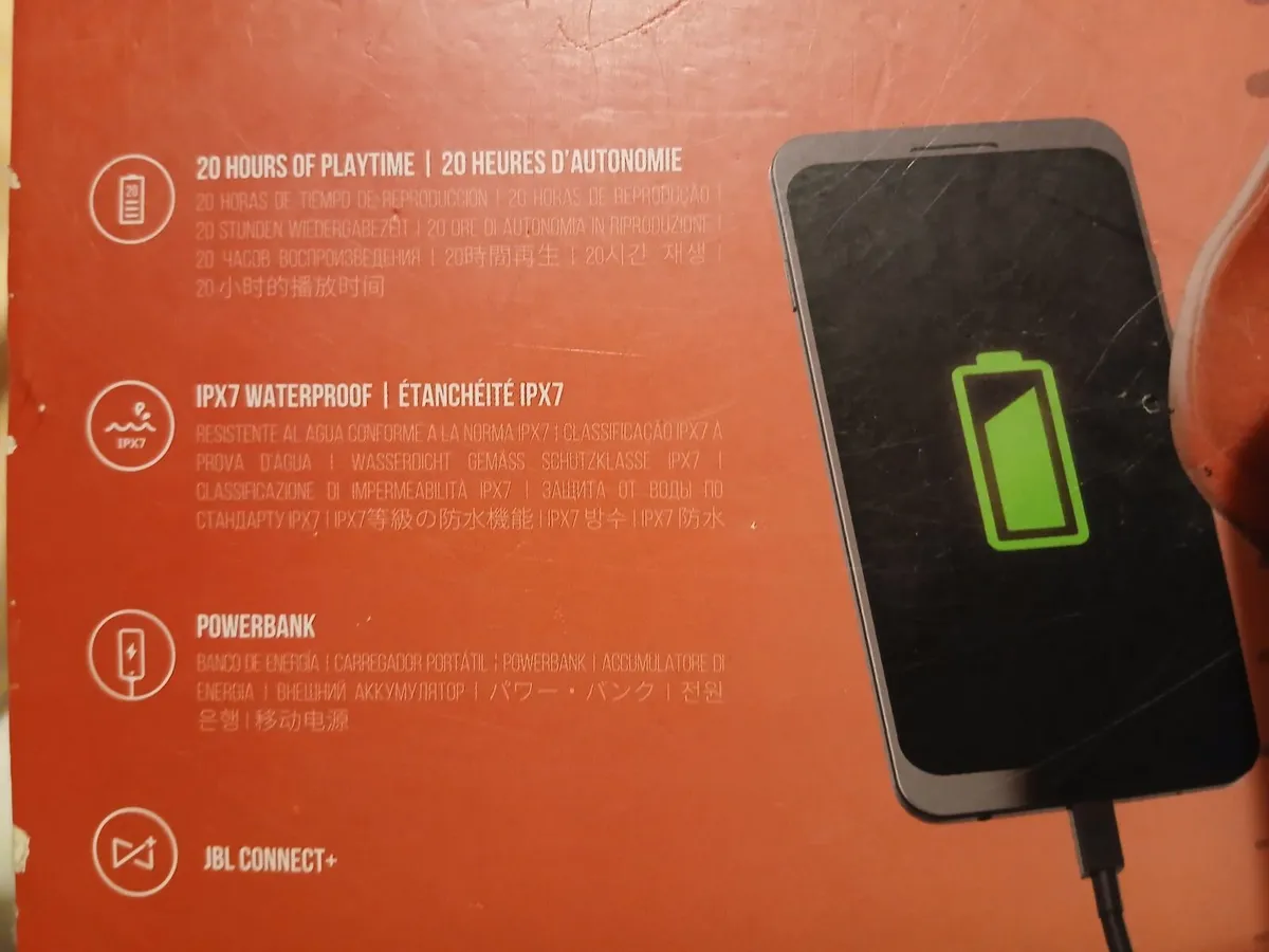 JBL Charge 4 Speaker - Image 4