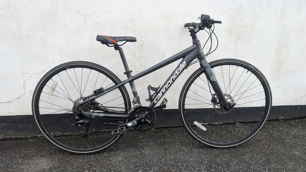 Cannondale City Bike 700 – Small, Aluminum Frame - Image 1