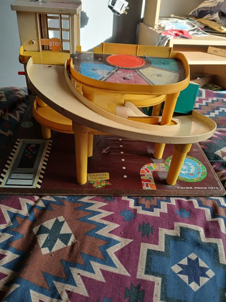 Fisherprice vintage garage - Image 3