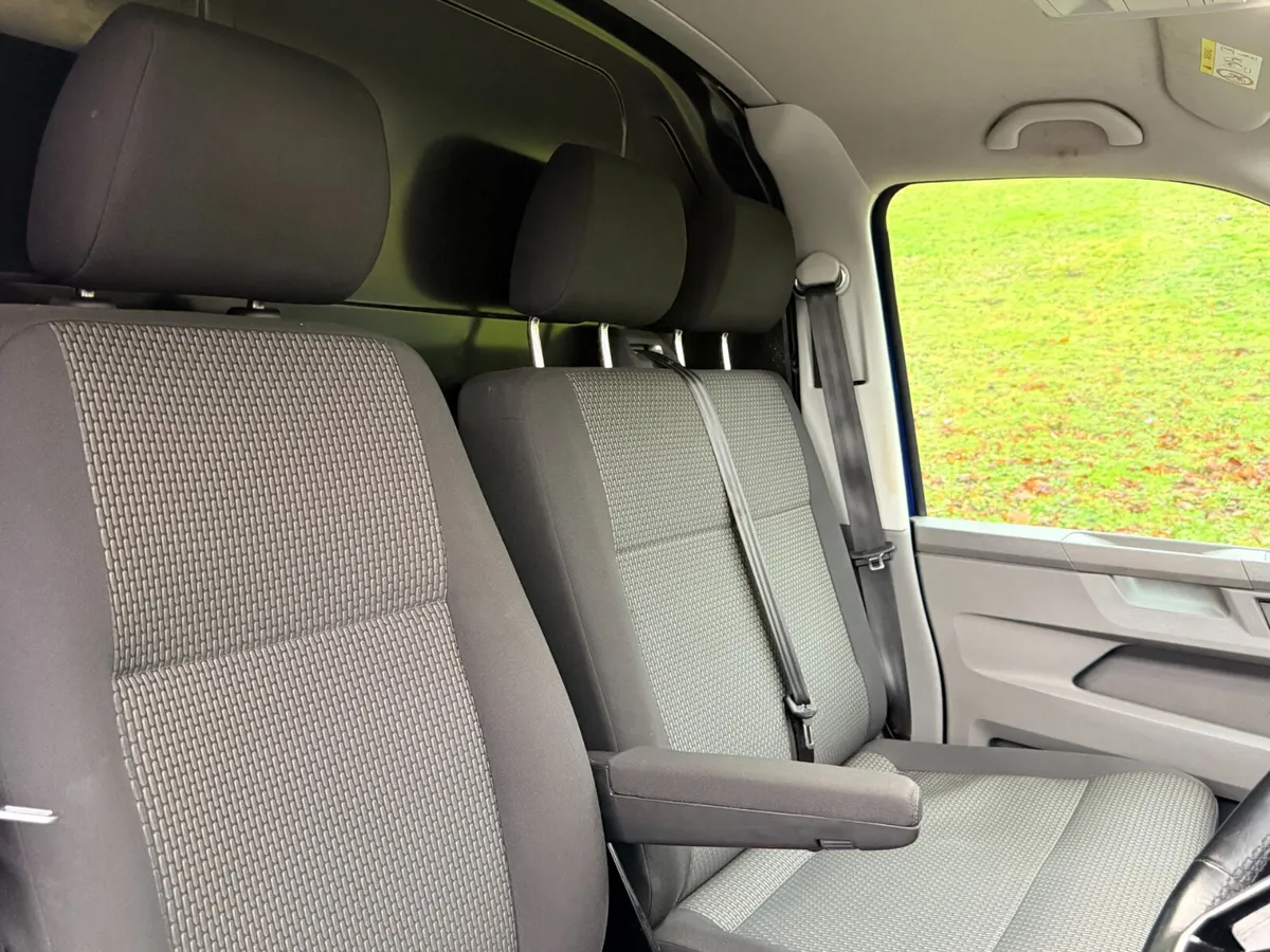 2024 Volkswagen Transporter Panel Van - Image 4