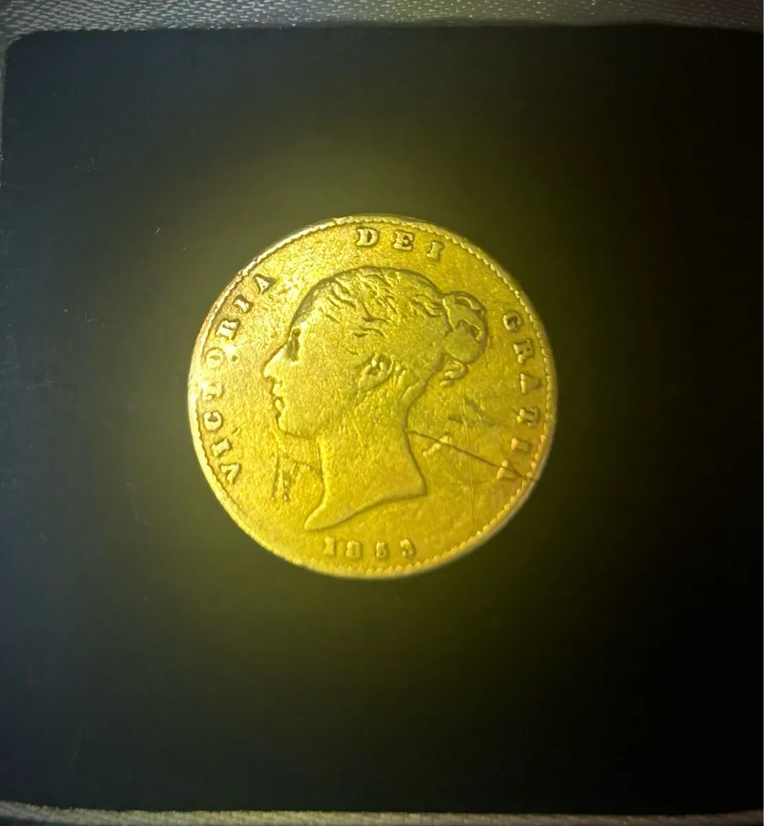 1853 Half Sovereign Victoria Shield Back - Image 2