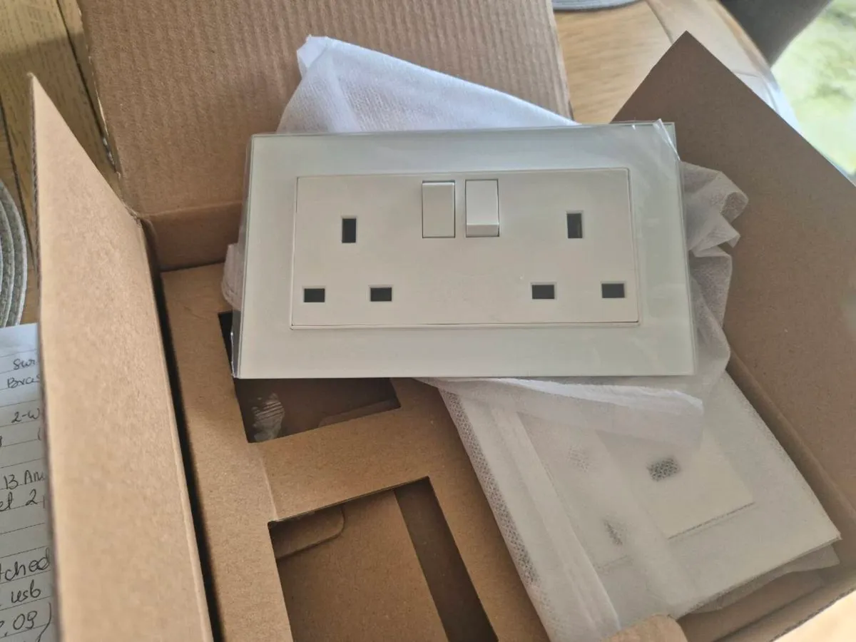 2pk double switched socket - Image 4