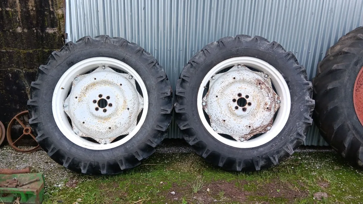 Ford six stub 13.6.36 wheels - Image 3