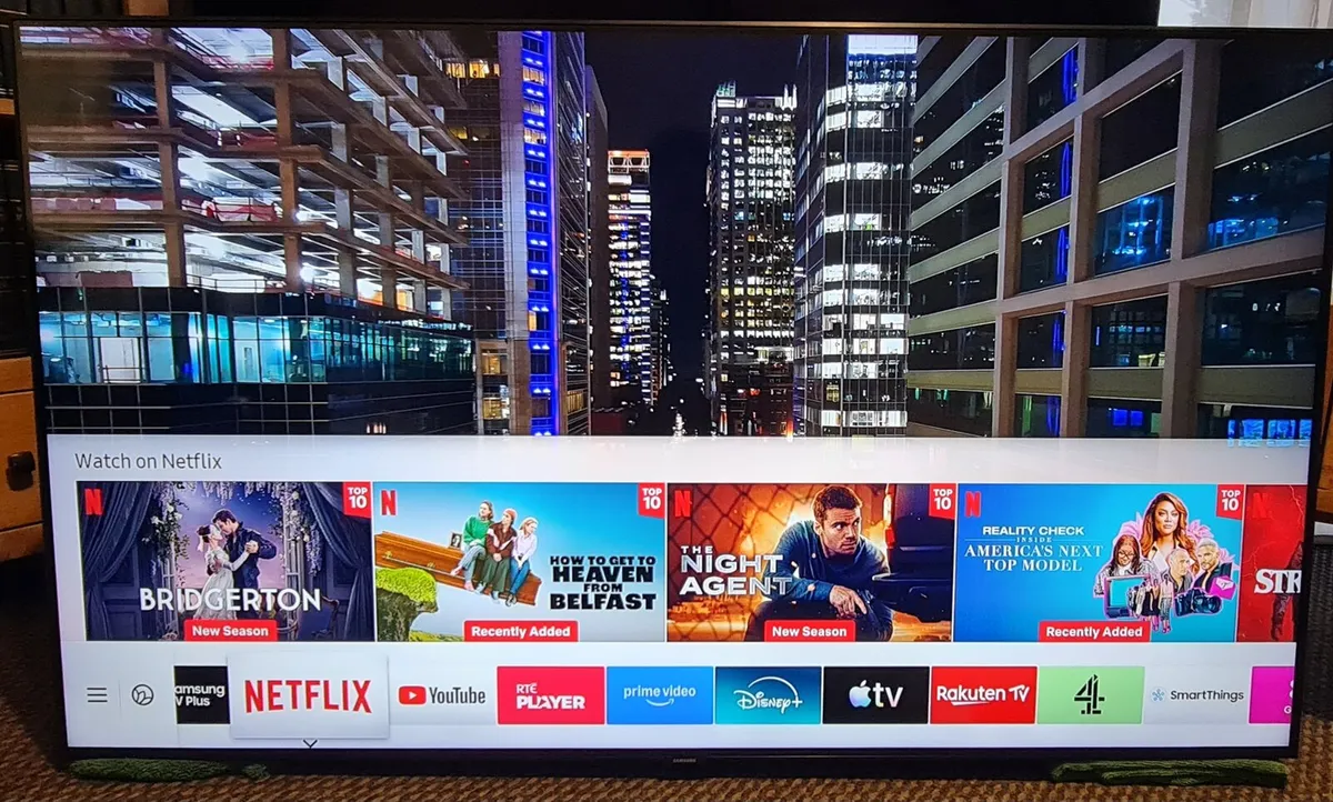 Samsung Qled 55" Smart tv 2019 - Image 1