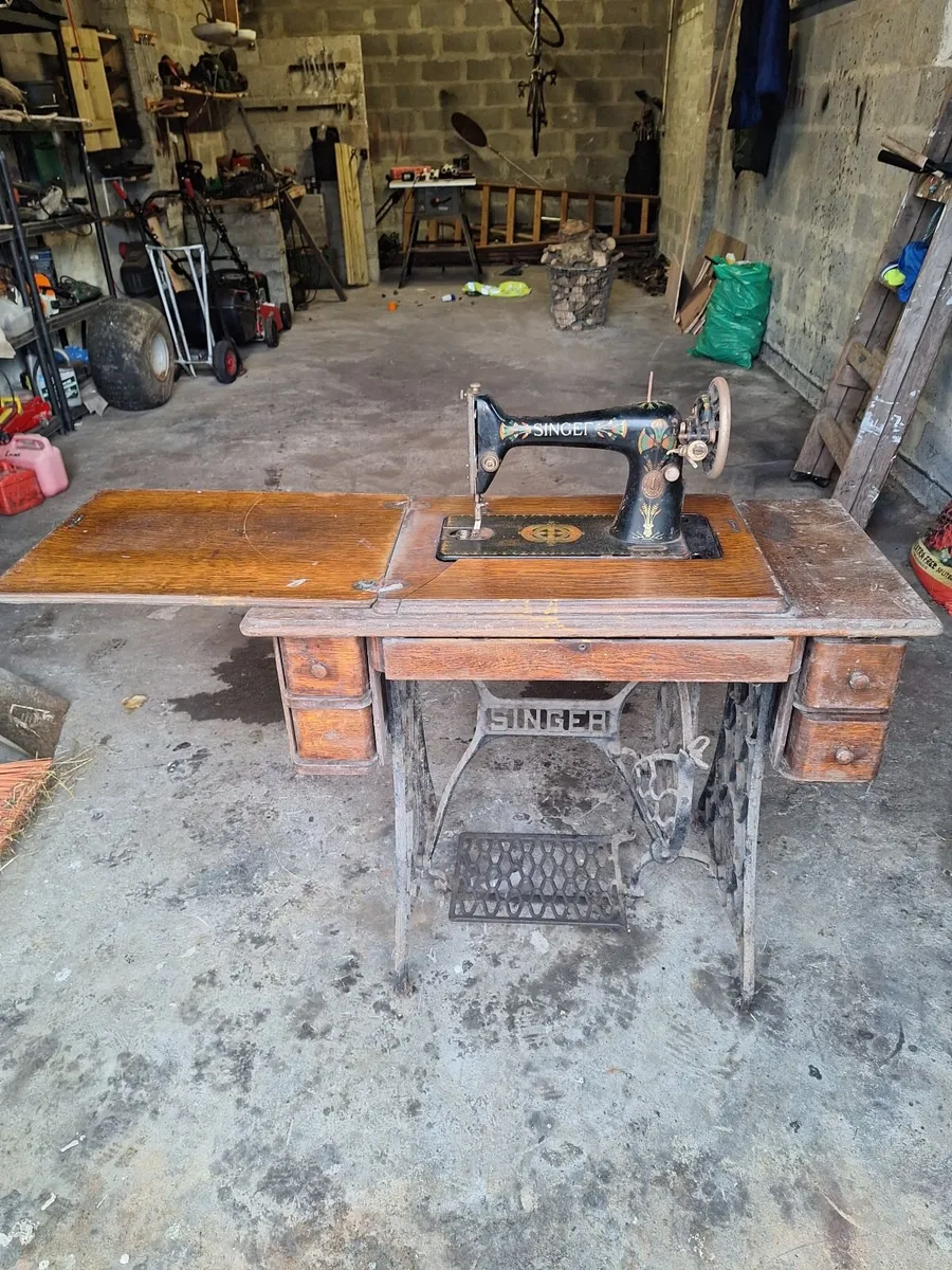 Sewing machine - Image 2