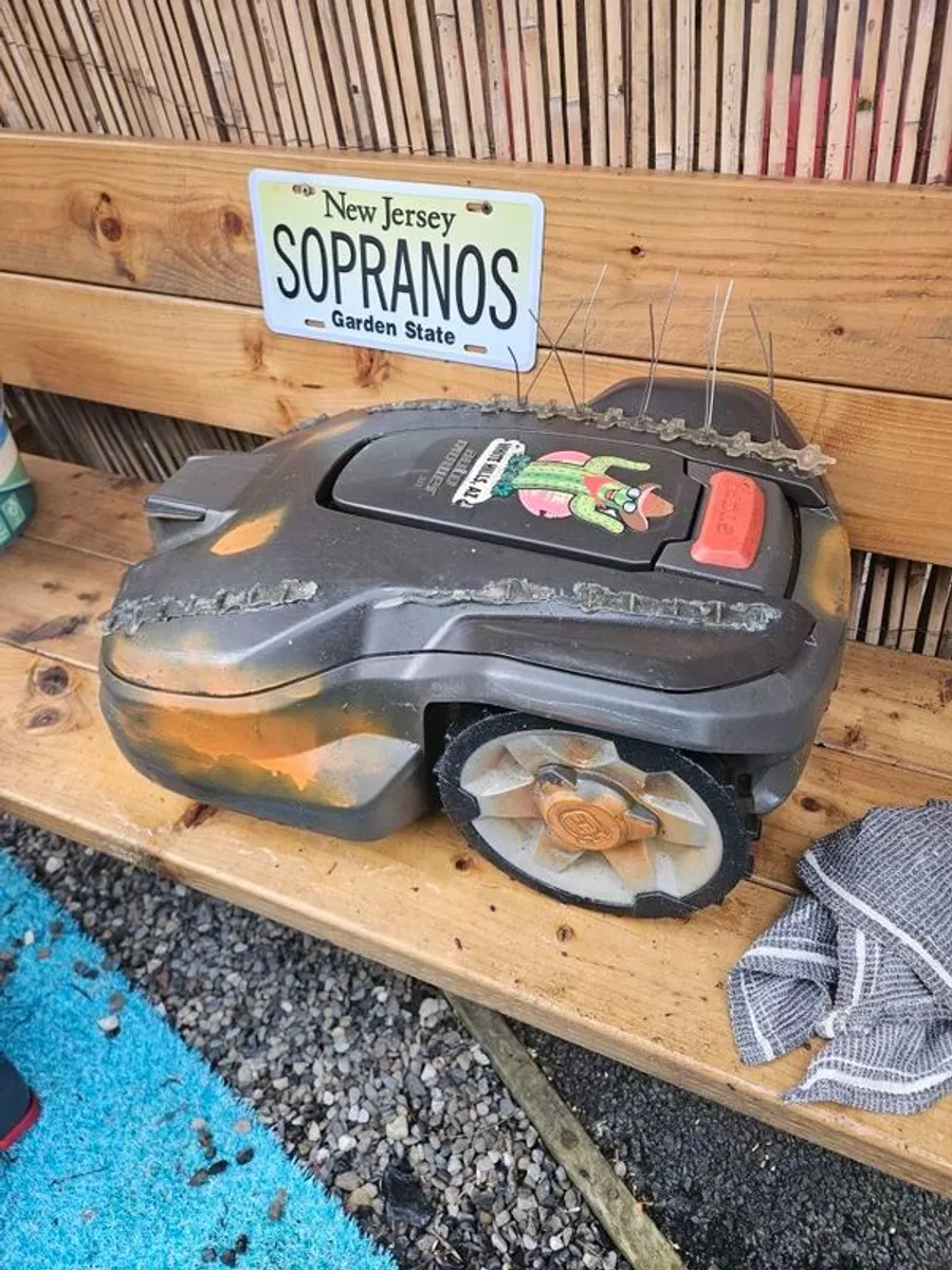 Husqvarna robot lawn mower - Image 4