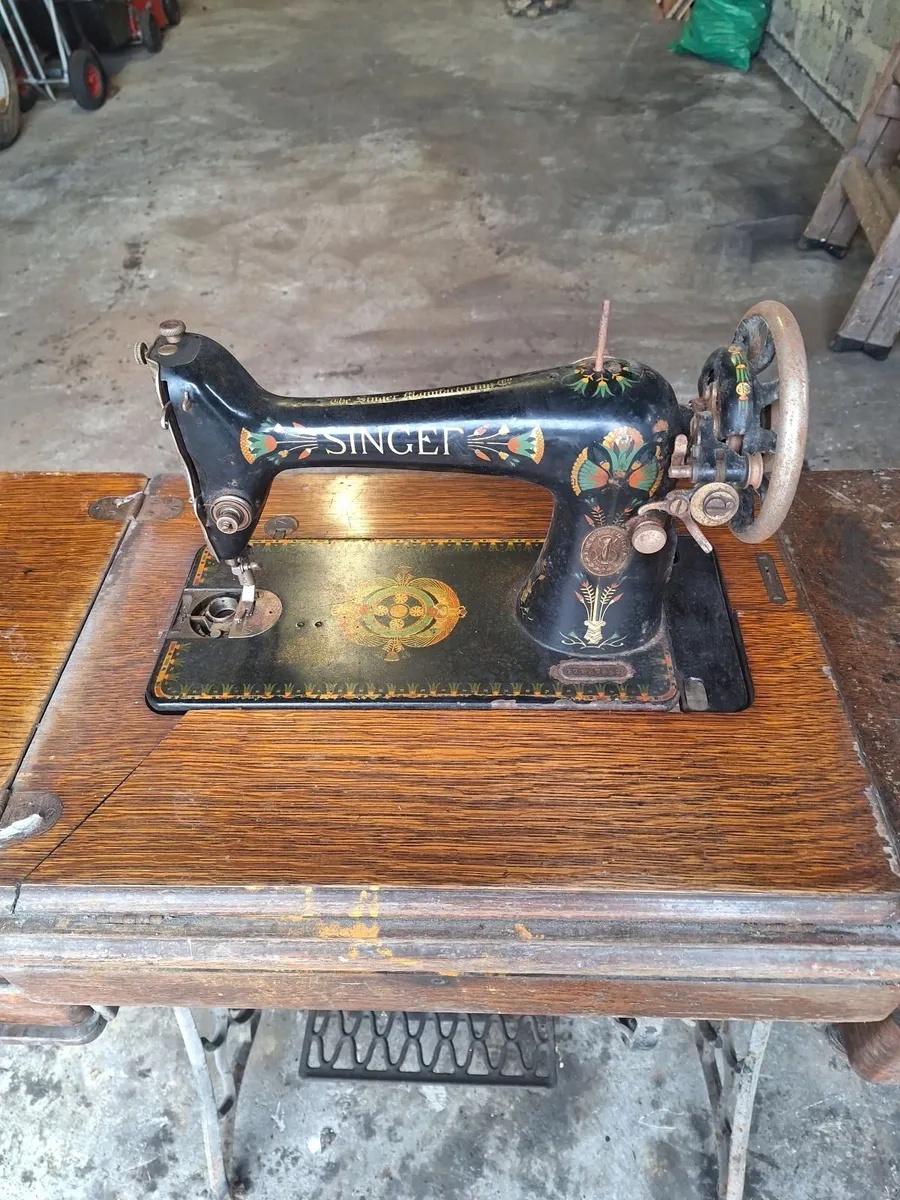 Sewing machine - Image 1
