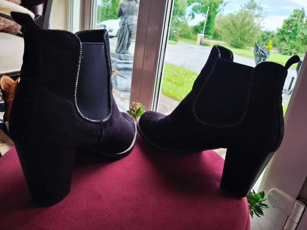 Size 5 Shoe Sale – Prices Include Postage - Image 2