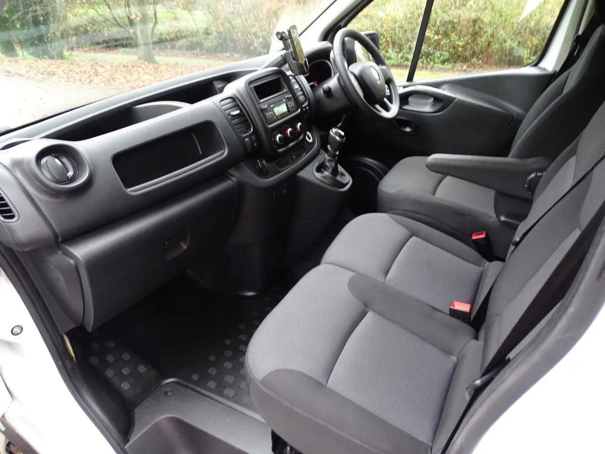 2021 Renault Trafic High Roof Panel Van - Image 3