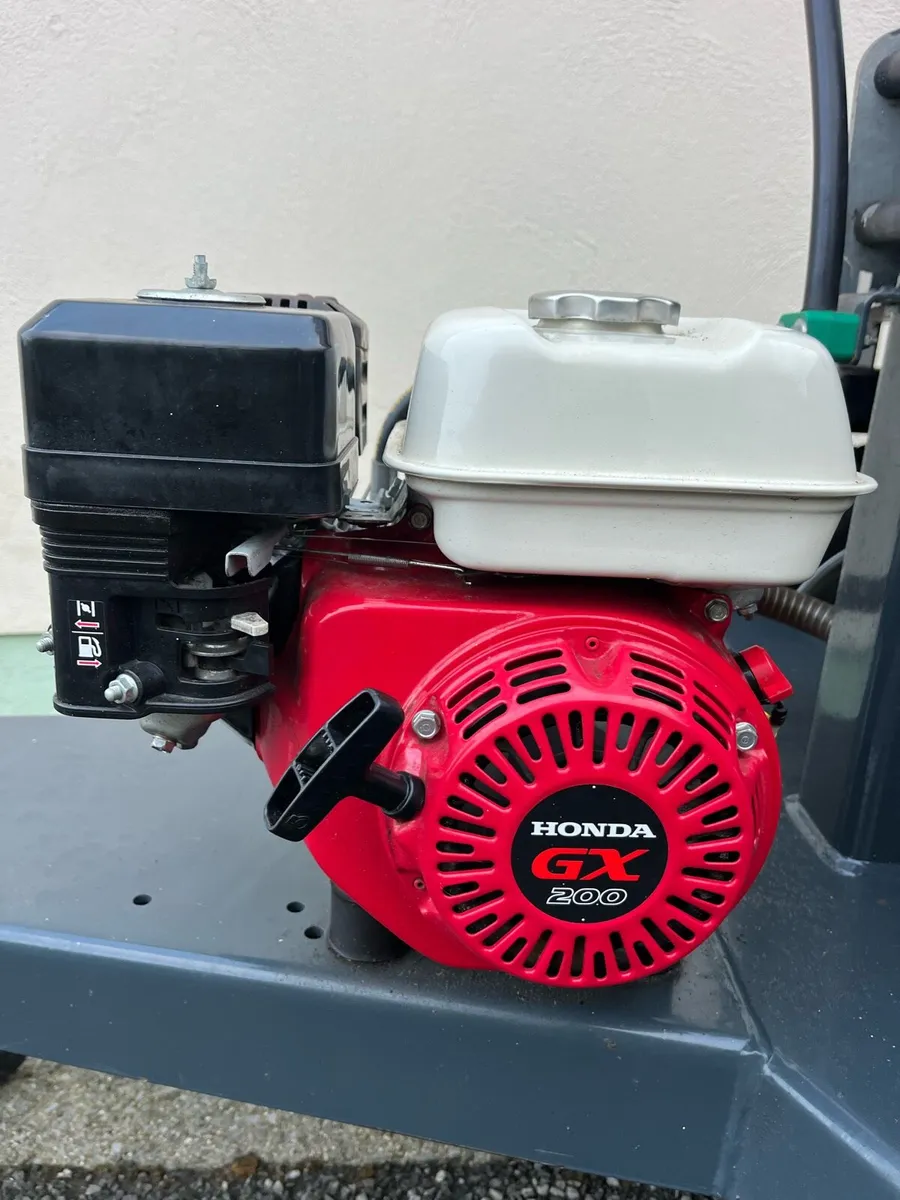 Carrol Towable log splitter - Image 2