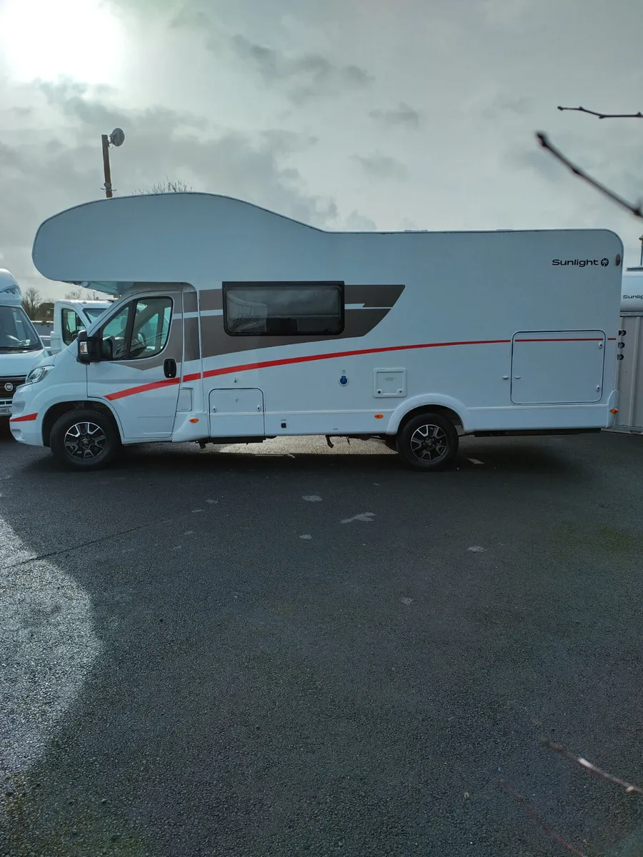2023 Camper Motorhome  Alcove  6 seats - Image 2