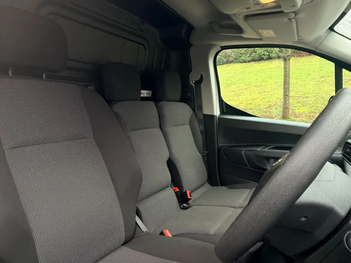 2024 Vauxhall Combo Small Panel Van - Image 2