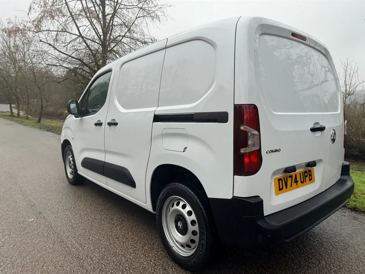 2024 Vauxhall Combo Small Panel Van - Image 3