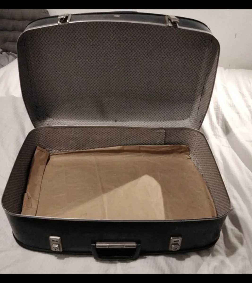 Vintage 1960s Suitcase - Image 3