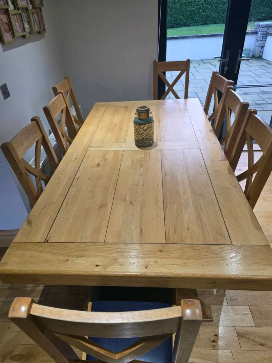 Kitchen table and 8 chairs solid oak - Image 1