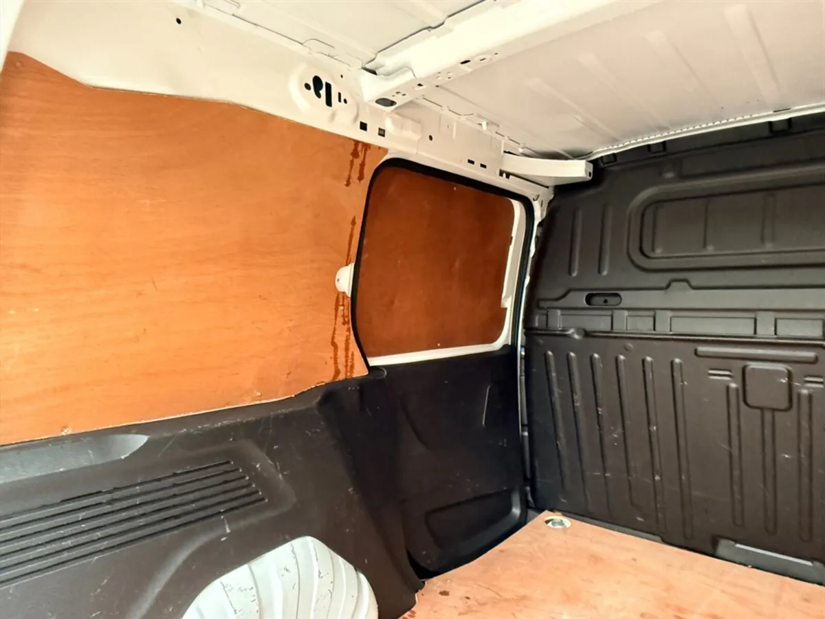 2020 Vauxhall Combo Small Panel Van - Image 4