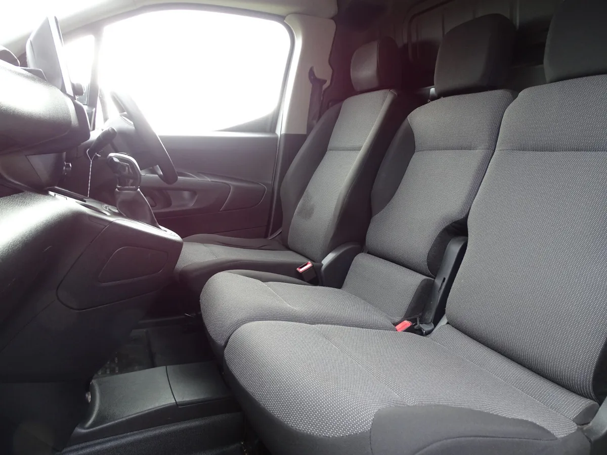 2021 Peugeot Partner Small Panel Van - Image 4