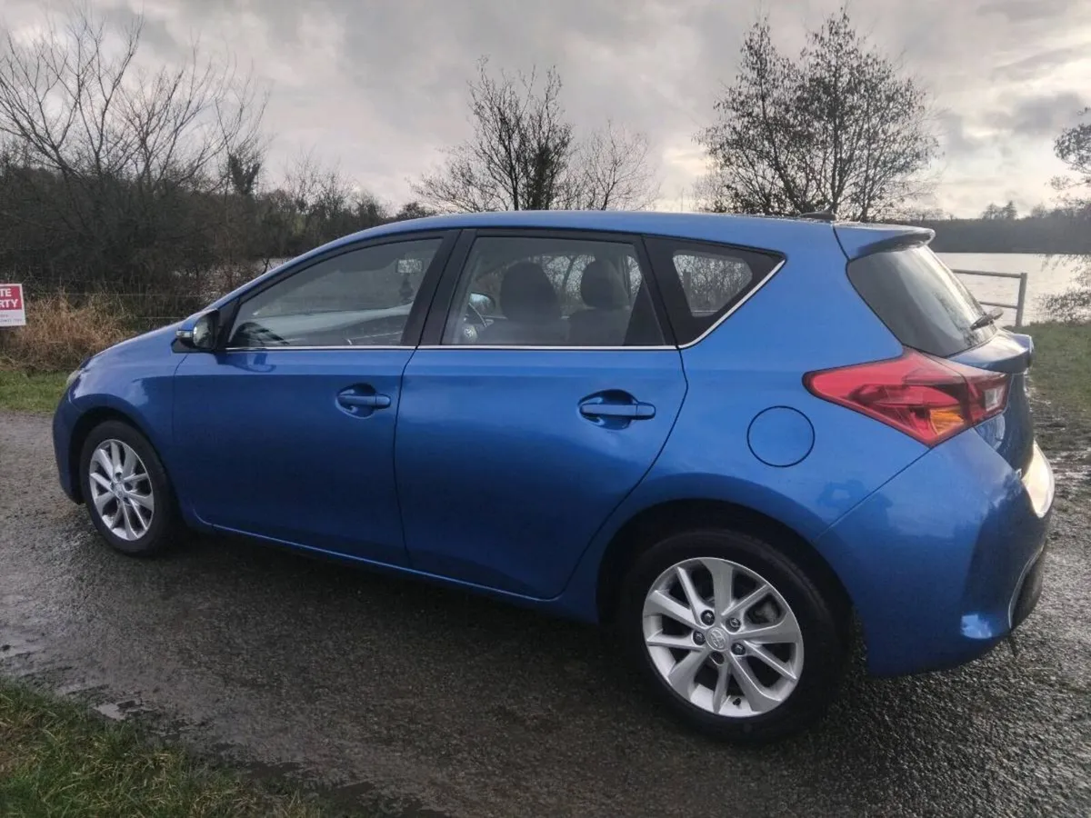 2013 Toyota Auris - Image 3