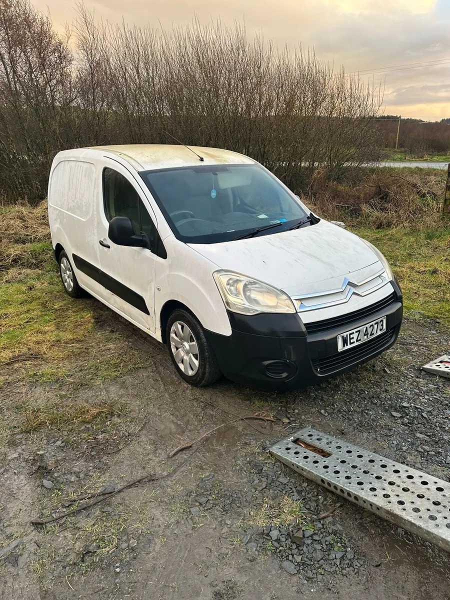 Berlingo and partner for breaking red and white - Image 1