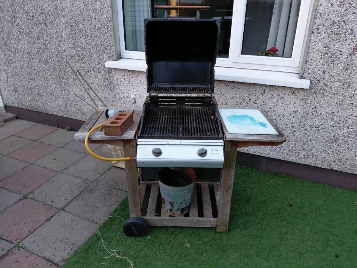 Old bbq in need of tlc.