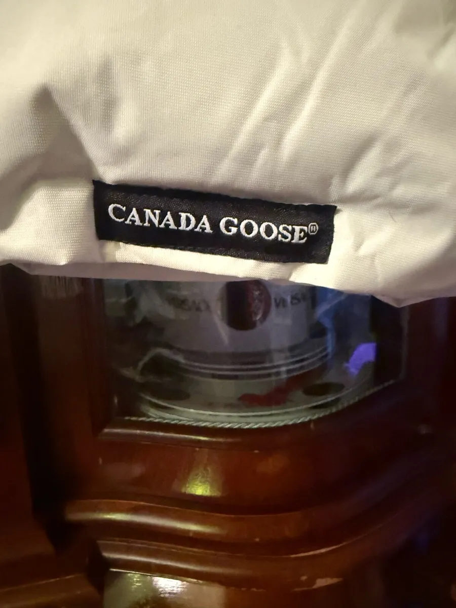 Canada goose jacket - Image 3
