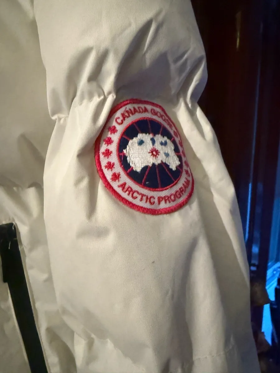 Canada goose jacket - Image 4