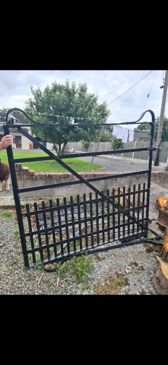 Flatter gates - Image 1