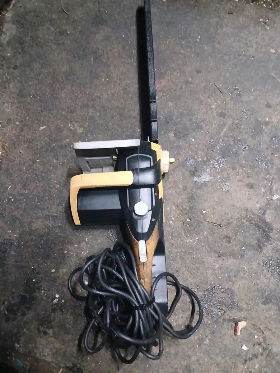 Electric chainsaw working perfect pm - Image 1