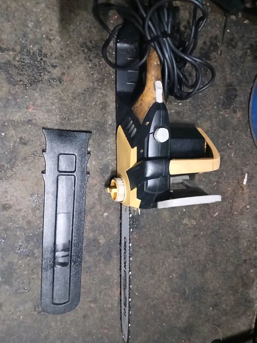 Electric chainsaw working perfect pm - Image 2