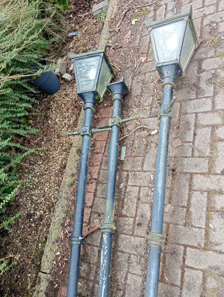 Cast iron lamp posts - Image 1