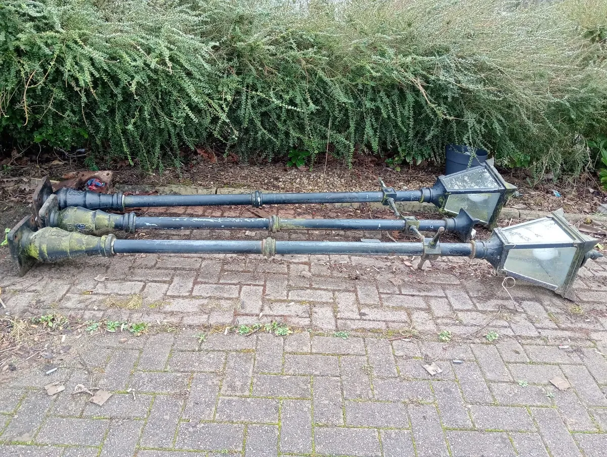 Cast iron lamp posts - Image 2
