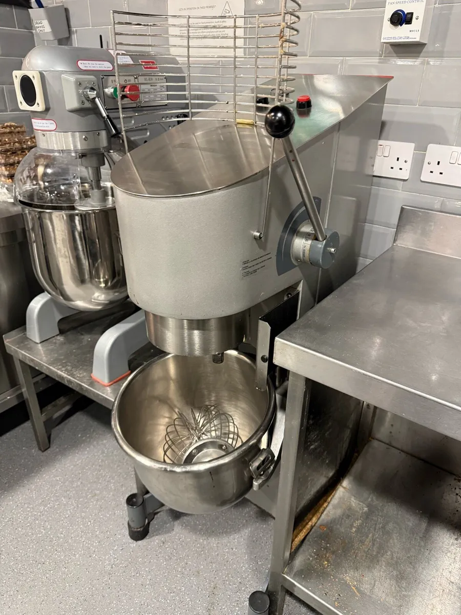 Commercial mixer - Image 1