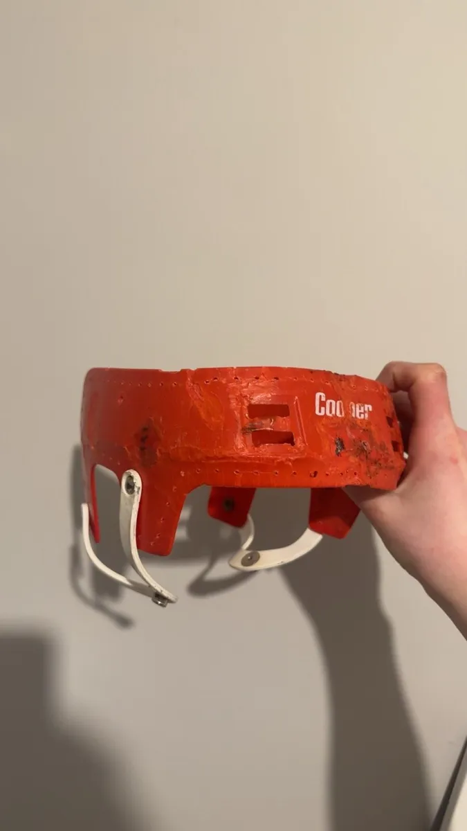 Badly damaged oldstyle senior red front - Image 1